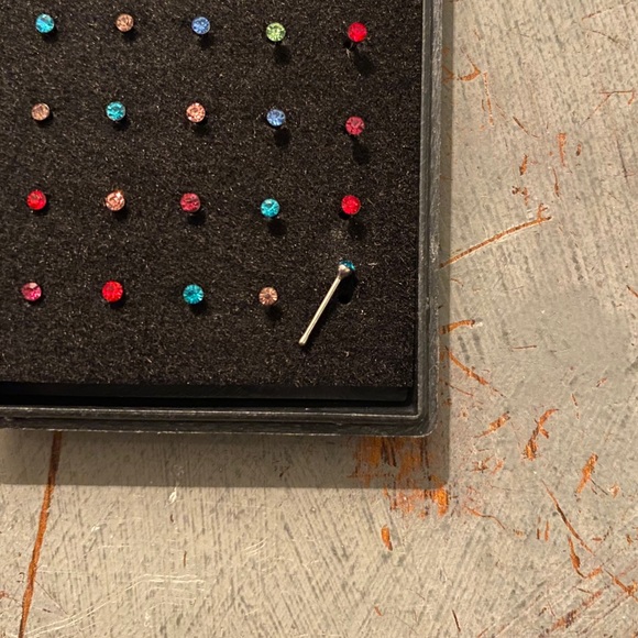 Nose Bone Style Nostril Studs - Picture 2 of 3